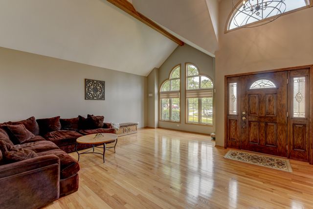817 Robin Court, Dyer, IN 46311