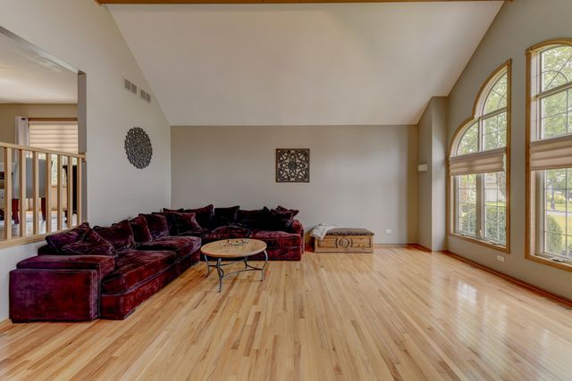 817 Robin Court, Dyer, IN 46311