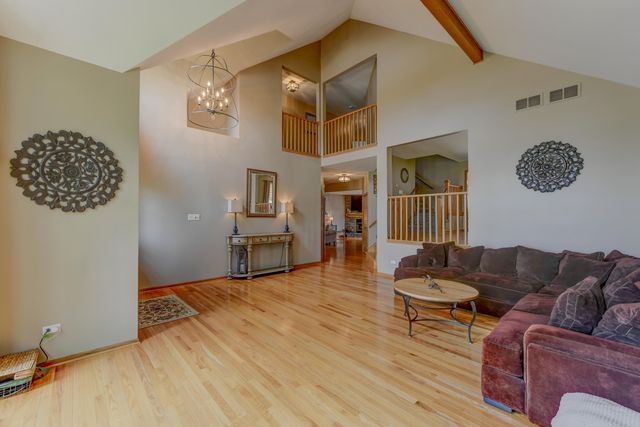 817 Robin Court, Dyer, IN 46311