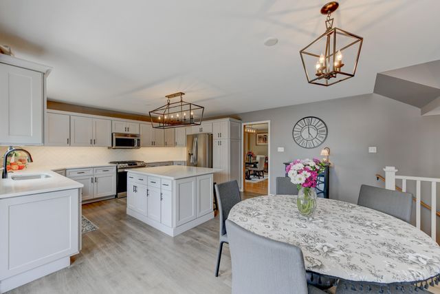 817 Robin Court, Dyer, IN 46311