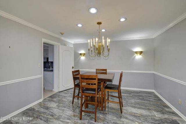 4875 Sherburn Ln UNIT 3D, Louisville, KY 40207