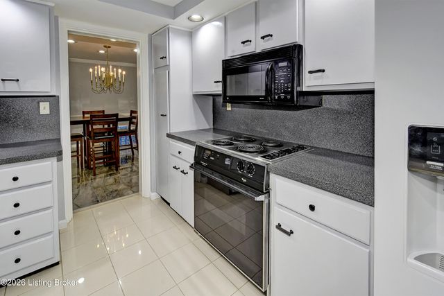 4875 Sherburn Ln UNIT 3D, Louisville, KY 40207