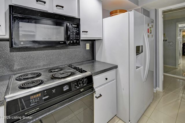 4875 Sherburn Ln UNIT 3D, Louisville, KY 40207