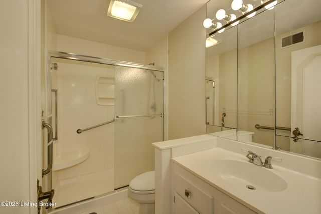 4875 Sherburn Ln UNIT 3D, Louisville, KY 40207