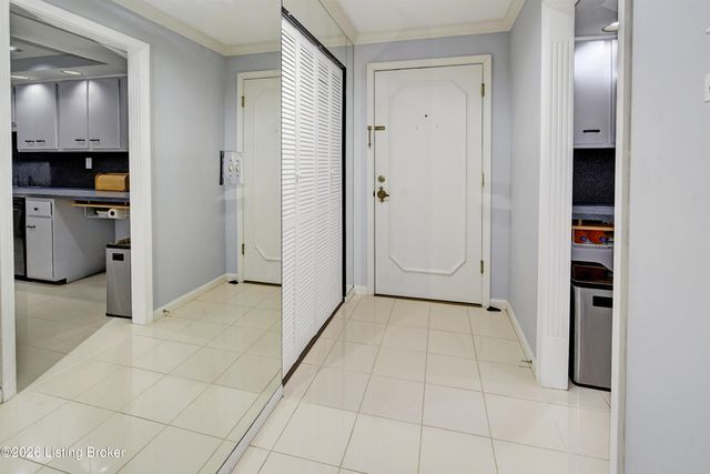 4875 Sherburn Ln UNIT 3D, Louisville, KY 40207