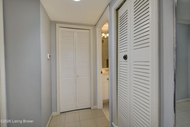 4875 Sherburn Ln UNIT 3D, Louisville, KY 40207