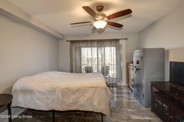 4875 Sherburn Ln UNIT 3D, Louisville, KY 40207