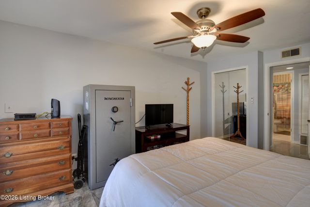 4875 Sherburn Ln UNIT 3D, Louisville, KY 40207