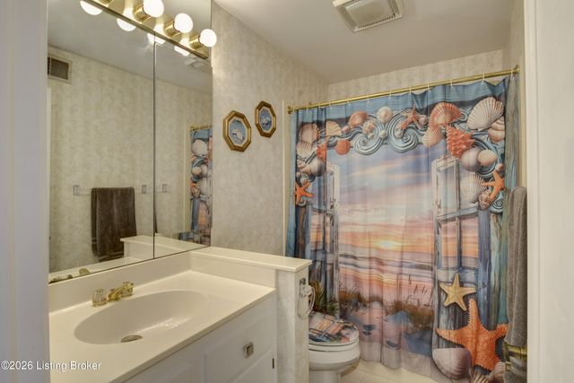 4875 Sherburn Ln UNIT 3D, Louisville, KY 40207