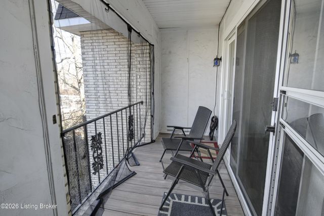 4875 Sherburn Ln UNIT 3D, Louisville, KY 40207