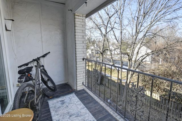 4875 Sherburn Ln UNIT 3D, Louisville, KY 40207