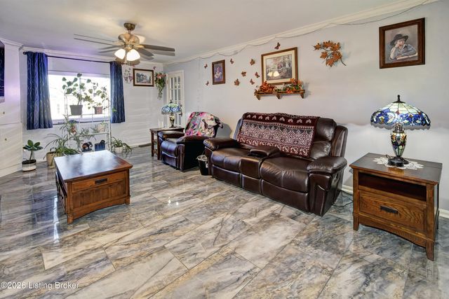 4875 Sherburn Ln UNIT 3D, Louisville, KY 40207