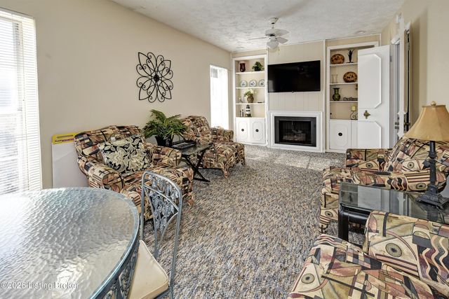 4875 Sherburn Ln UNIT 3D, Louisville, KY 40207