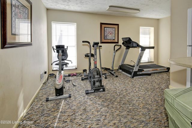 4875 Sherburn Ln UNIT 3D, Louisville, KY 40207