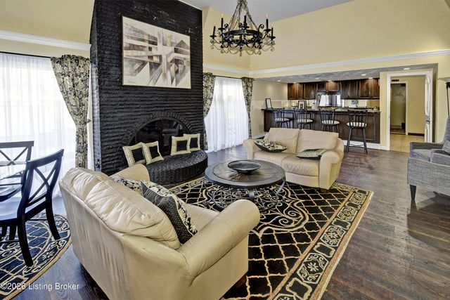 4875 Sherburn Ln UNIT 3D, Louisville, KY 40207