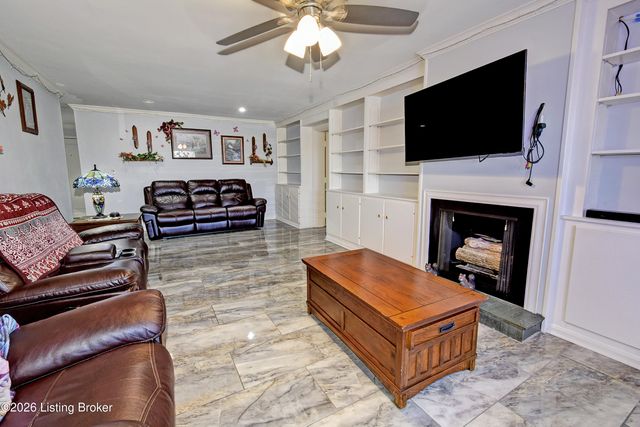 4875 Sherburn Ln UNIT 3D, Louisville, KY 40207