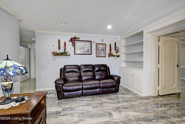 4875 Sherburn Ln UNIT 3D, Louisville, KY 40207