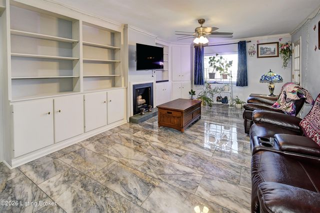 4875 Sherburn Ln UNIT 3D, Louisville, KY 40207