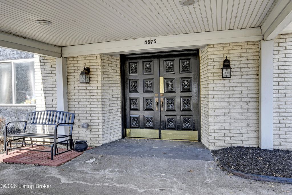 4875 Sherburn Ln UNIT 3D, Louisville, KY 40207