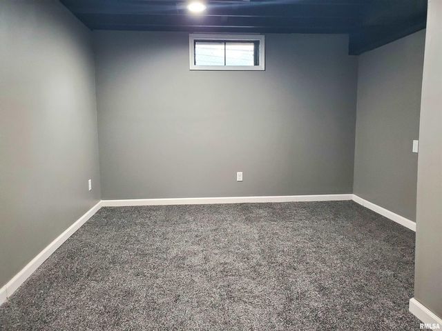 2211 WAVELAND Drive, Bettendorf, IA 52722