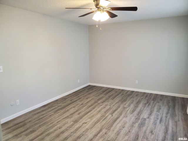 2211 WAVELAND Drive, Bettendorf, IA 52722