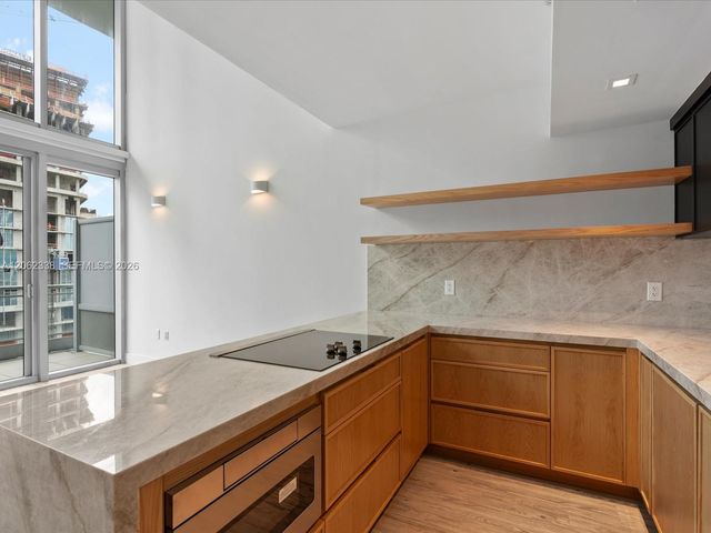 92 SW 3rd St 704, Miami, FL 33130