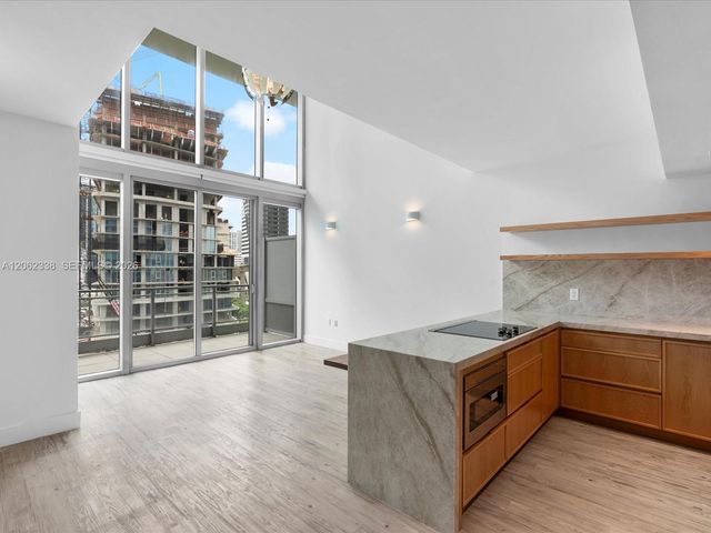 92 SW 3rd St 704, Miami, FL 33130