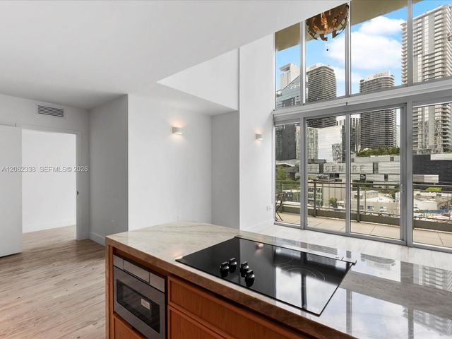 92 SW 3rd St 704, Miami, FL 33130
