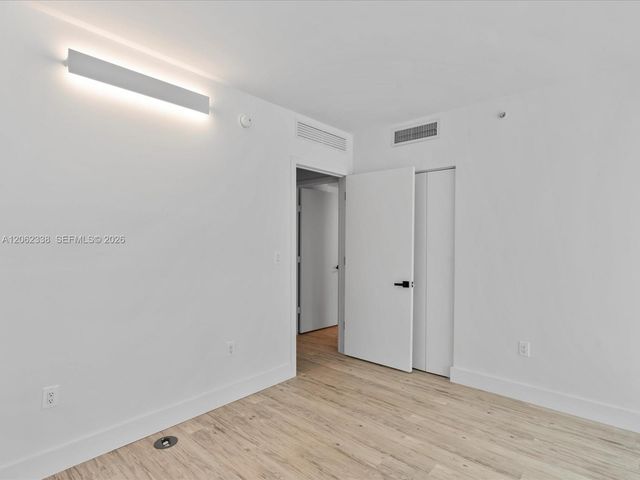 92 SW 3rd St 704, Miami, FL 33130