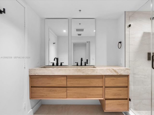 92 SW 3rd St 704, Miami, FL 33130