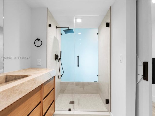 92 SW 3rd St 704, Miami, FL 33130