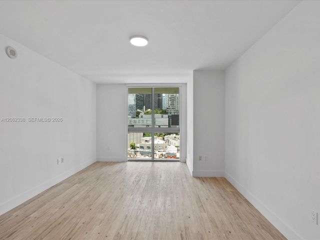 92 SW 3rd St 704, Miami, FL 33130