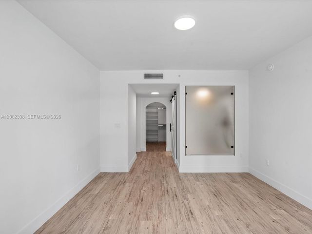 92 SW 3rd St 704, Miami, FL 33130