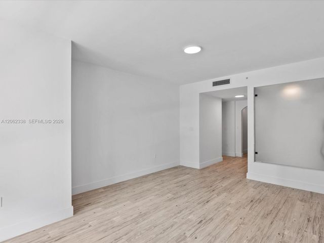 92 SW 3rd St 704, Miami, FL 33130