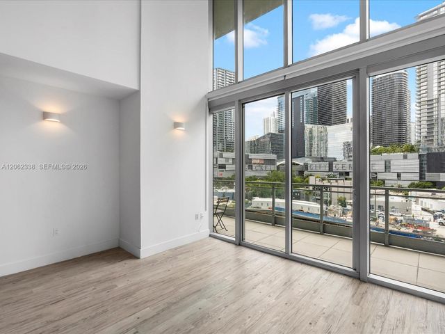 92 SW 3rd St 704, Miami, FL 33130