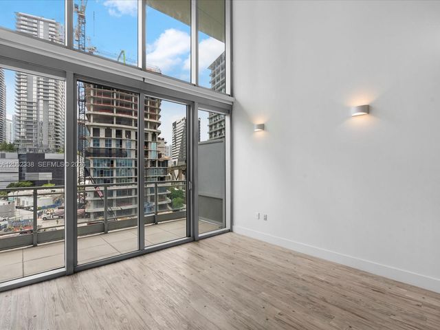 92 SW 3rd St 704, Miami, FL 33130