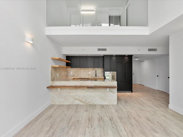 92 SW 3rd St 704, Miami, FL 33130