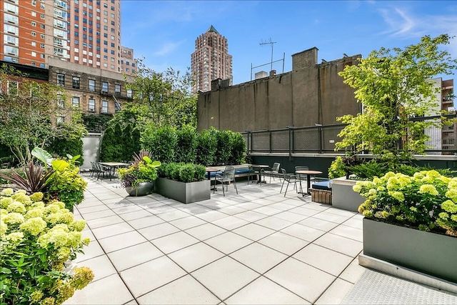 310 W 52nd St Apt 5A, New York City, NY 10019