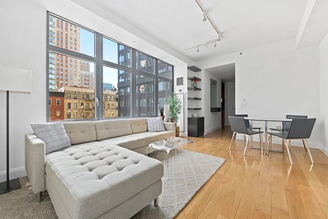 310 W 52nd St Apt 5A, New York City, NY 10019