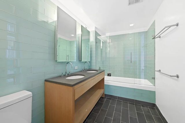310 W 52nd St Apt 5A, New York City, NY 10019