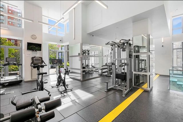 310 W 52nd St Apt 5A, New York City, NY 10019