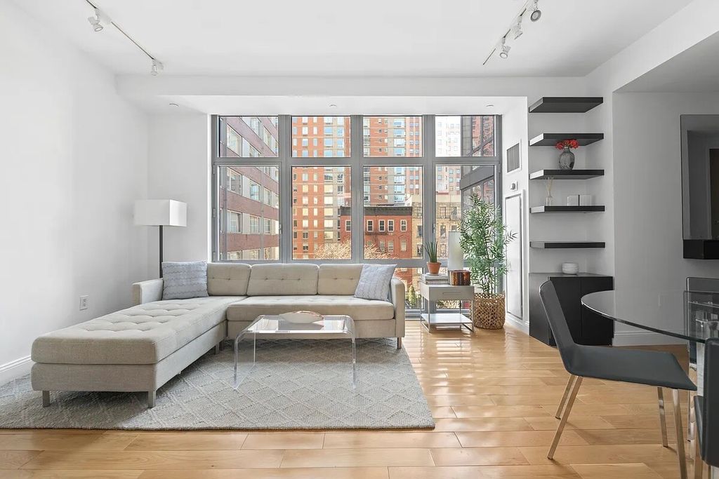 310 W 52nd St Apt 5A, New York City, NY 10019