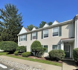 23 Hanover Sq 23, Middlesex Boro, NJ 08846