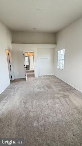 43196 WHELPLEHILL TER, Ashburn, VA 20148
