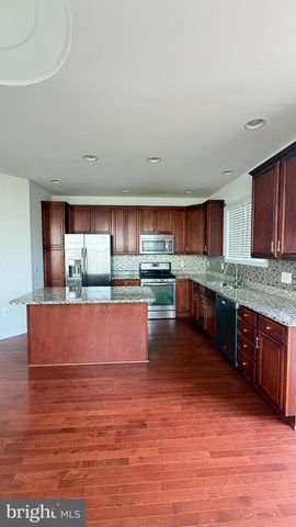 43196 WHELPLEHILL TER, Ashburn, VA 20148