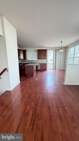 43196 WHELPLEHILL TER, Ashburn, VA 20148