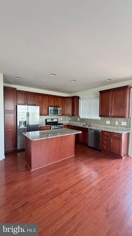 43196 WHELPLEHILL TER, Ashburn, VA 20148
