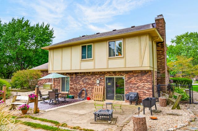 261 Oakwood, Greenwood, IN 46142