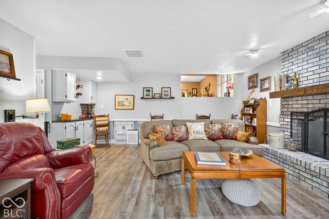 261 Oakwood, Greenwood, IN 46142