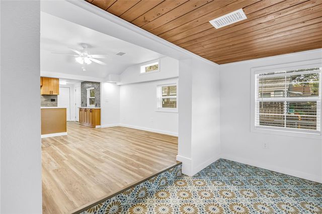 8616 N ORANGEVIEW AVENUE, Tampa, FL 33617